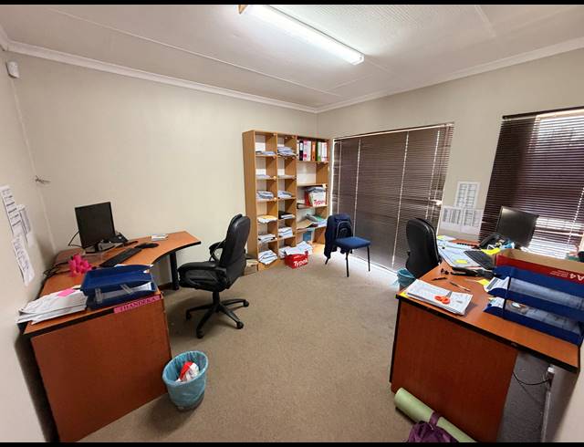 200M² OFFICE TO LET IN FARRAR PARK